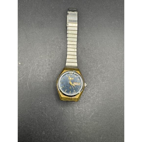 VTG Citizen CQ Watch Men\'s Black Dial Two Tone Day Date Round WR 2000-072138 main image 3